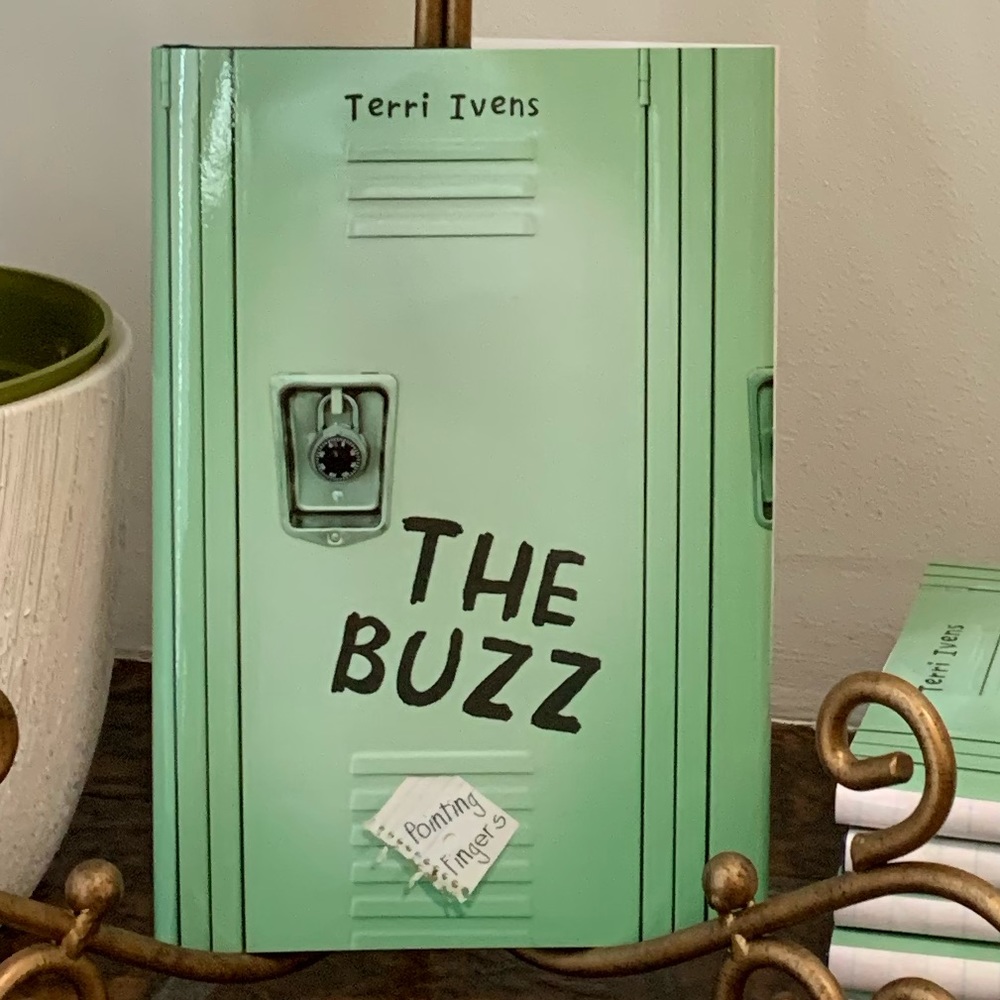 MY BOOK ⭐️ “THE BUZZ - POINTING FINGERS”